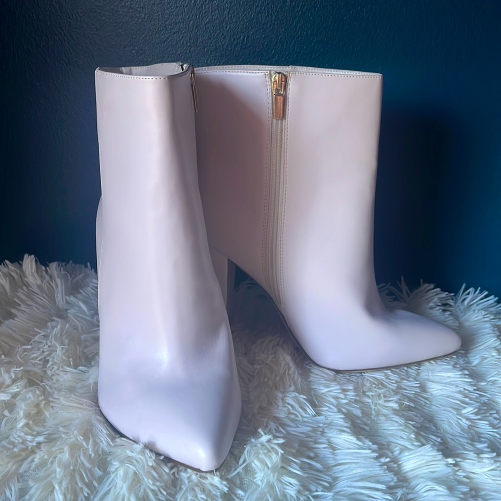Short white gogo boots